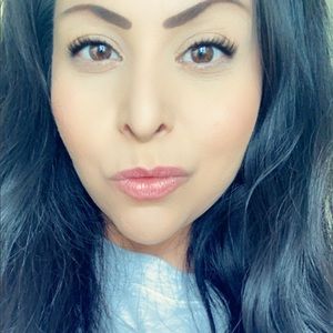 Meet your Posher, Divina